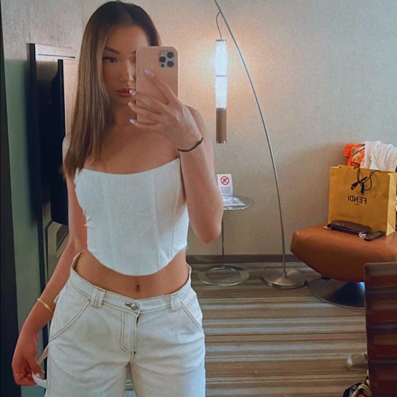 Meet your Posher, Andrea - Picture 3 of 5